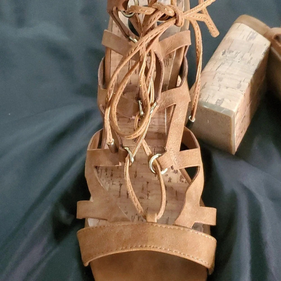 Guess Womens Lace up Block Heel Sandals - Picture 2 of 9